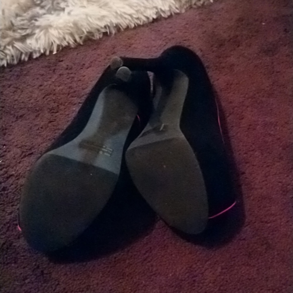 Shoes - Picture 3 of 6
